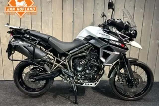 Triumph Tiger 800 XCX (2016) thumbnail 1