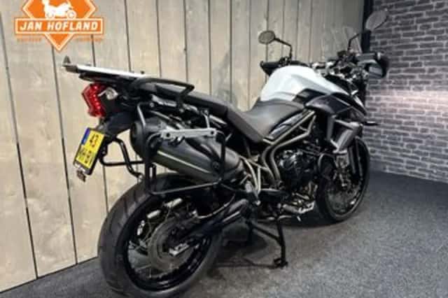 Triumph Tiger 800 XCX (2016) thumbnail 3