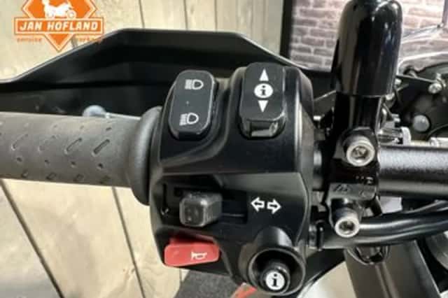 Triumph Tiger 800 XCX (2016) thumbnail 4