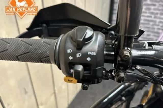 Royal Enfield Himalayan (2025) thumbnail 4