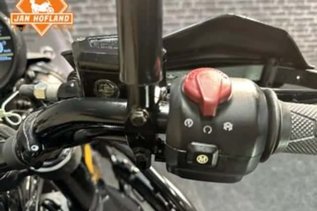 Royal Enfield Himalayan (2025) thumbnail 5