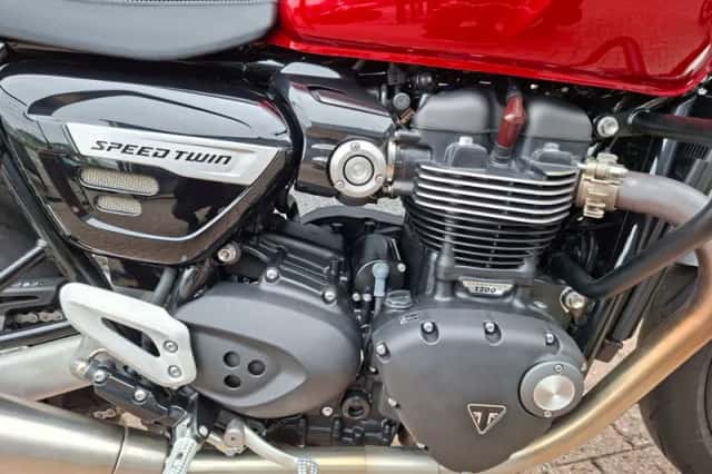 Triumph Speed Twin 1200 (2023) thumbnail 3