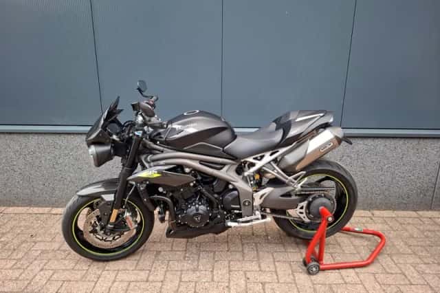Triumph Speed Triple RS (2019) thumbnail 2