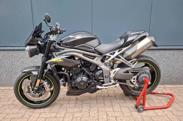 Triumph Speed Triple RS (2019) thumbnail 3