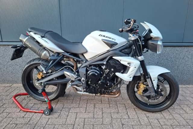 Triumph Street Triple (2011) thumbnail 1
