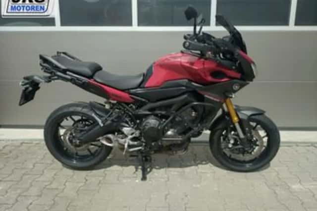 Yamaha MT-09 (2015) thumbnail 1