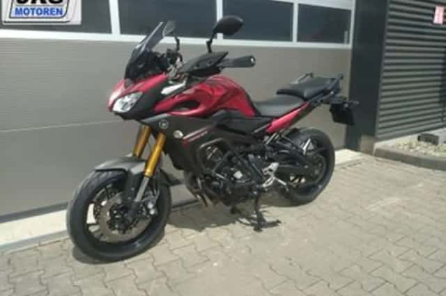 Yamaha MT-09 (2015) thumbnail 2