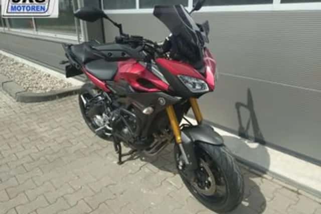 Yamaha MT-09 (2015) thumbnail 4