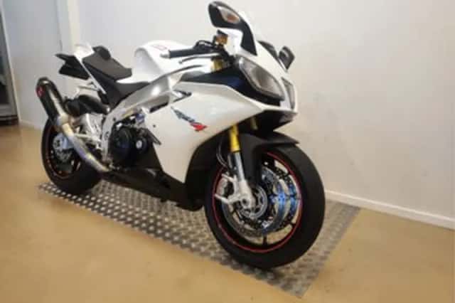 Aprilia RSV 4 R Aprc (2014) thumbnail 2