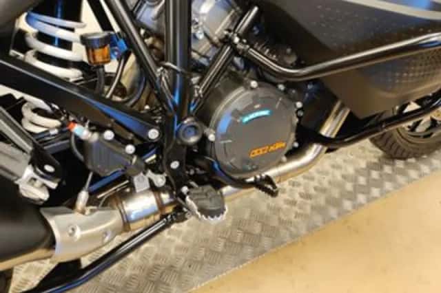 KTM 1290 Super Adventure (2021) thumbnail 6