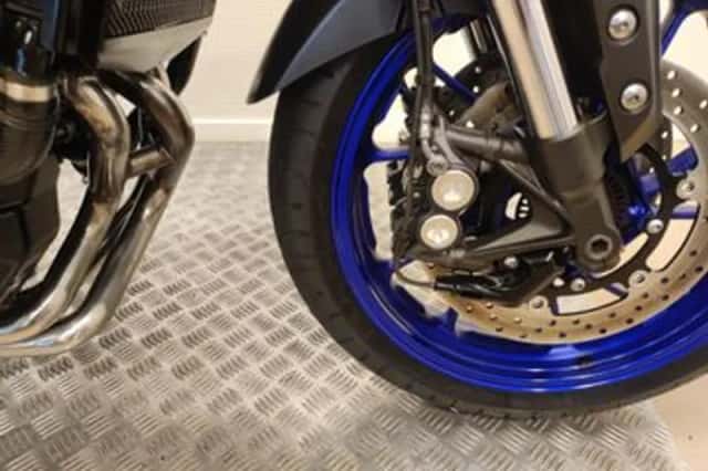Yamaha Tracer 900 (2015) thumbnail 3