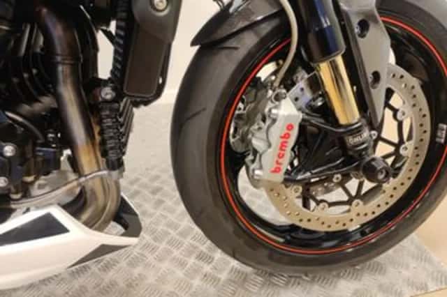 Triumph Speed Triple RS (2018) thumbnail 3