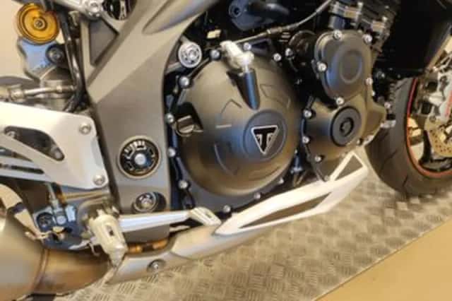 Triumph Speed Triple RS (2018) thumbnail 4