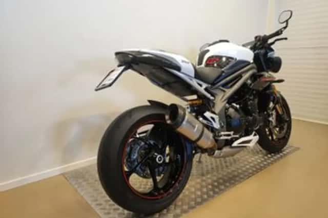 Triumph Speed Triple RS (2018) thumbnail 5