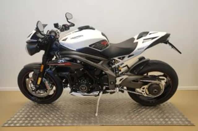 Triumph Speed Triple RS (2018) thumbnail 6