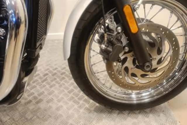 Triumph Bonneville T120 BUD Ekins (2021) thumbnail 3