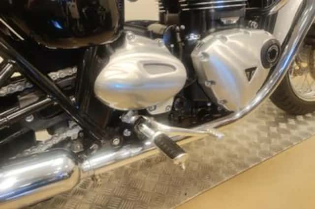 Triumph Bonneville T120 BUD Ekins (2021) thumbnail 4