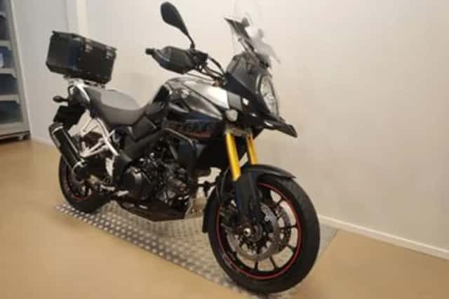 Suzuki V-Strom 1000 (2016) thumbnail 2