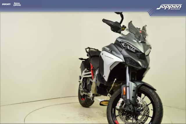 Ducati Multistrada V4S (2026) thumbnail 3