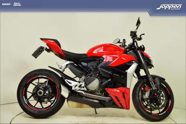 Ducati Streetfighter V2 (2023) thumbnail 1
