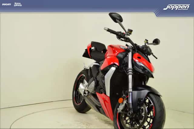 Ducati Streetfighter V2 (2023) thumbnail 3
