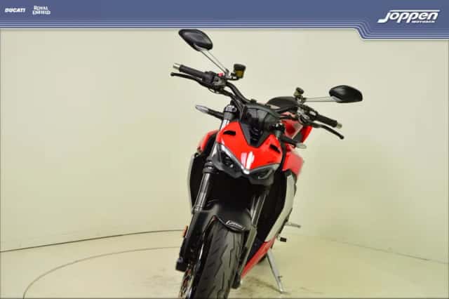 Ducati Streetfighter V2 (2023) thumbnail 4