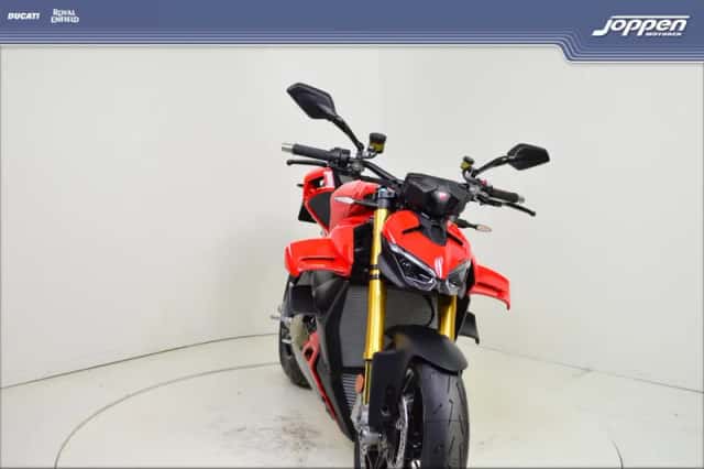 Ducati Streetfighter V4S (2026) thumbnail 3