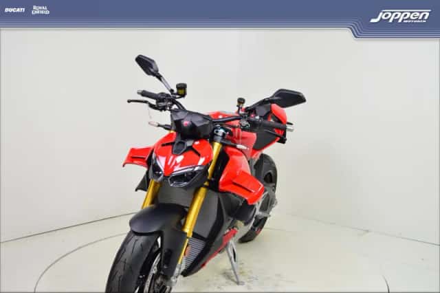 Ducati Streetfighter V4S (2026) thumbnail 4