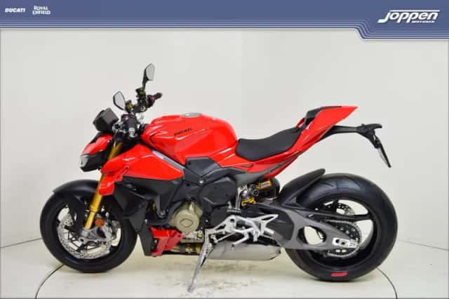 Ducati Streetfighter V4S (2026) thumbnail 6