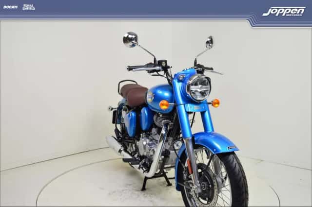 Royal Enfield Classic 350 (2025) thumbnail 3