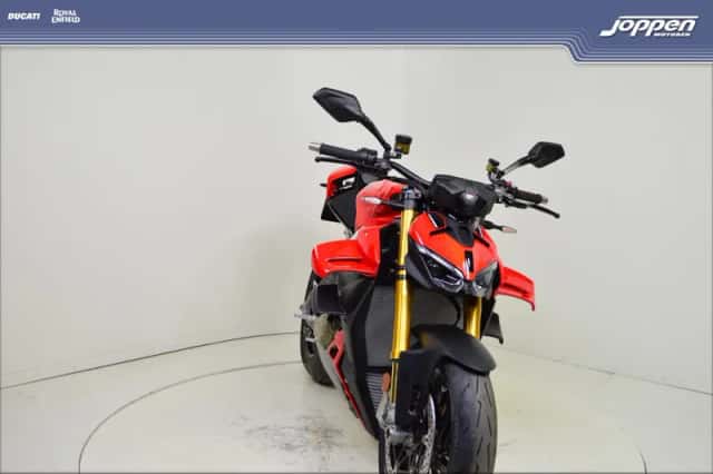Ducati Streetfighter V4S (2026) thumbnail 3