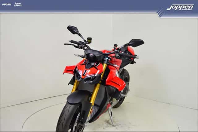 Ducati Streetfighter V4S (2026) thumbnail 4