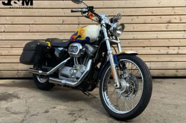 Harley-Davidson Sportster Custom XL 53 C (2004) thumbnail 3