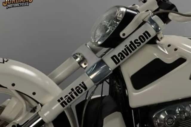 Harley-Davidson V-Rod Muscle (2010) thumbnail 3