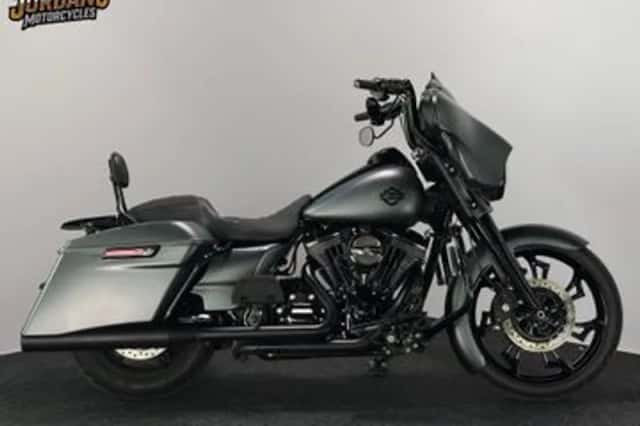 Harley-Davidson Street Glide (2016) thumbnail 1