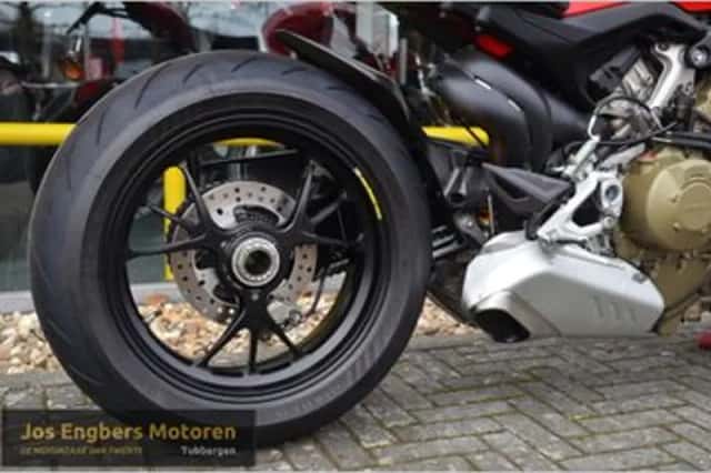 Ducati Streetfighter V4S (2020) thumbnail 6