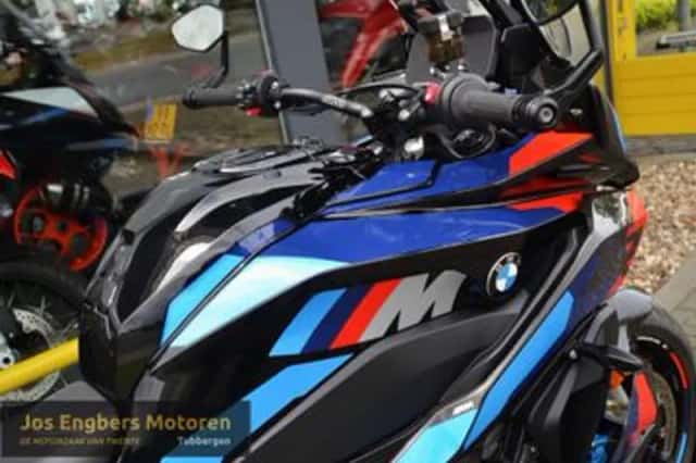 BMW M 1000 XR (2024) thumbnail 4