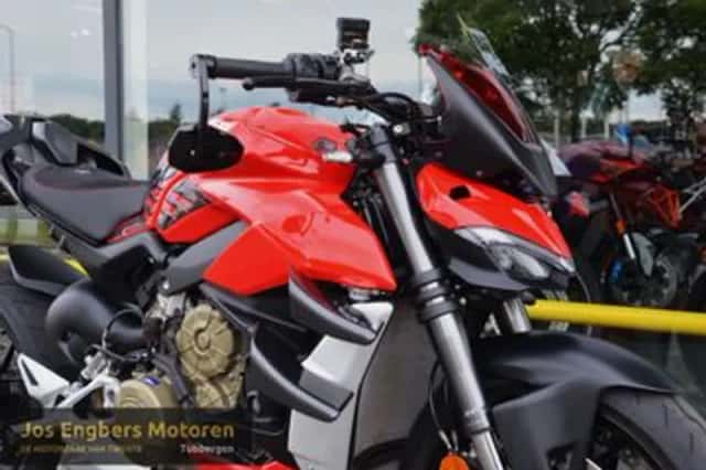 Ducati Streetfighter V4 (2021) thumbnail 2