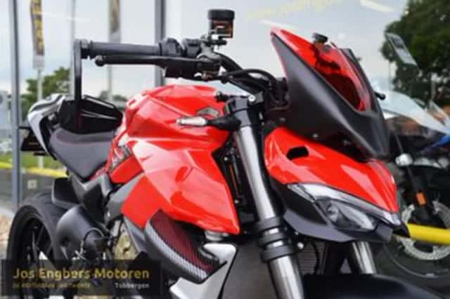 Ducati Streetfighter V4 (2021) thumbnail 3