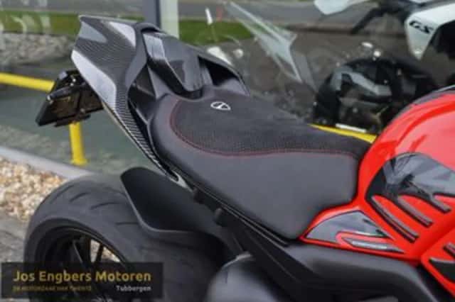 Ducati Streetfighter V4 (2021) thumbnail 6