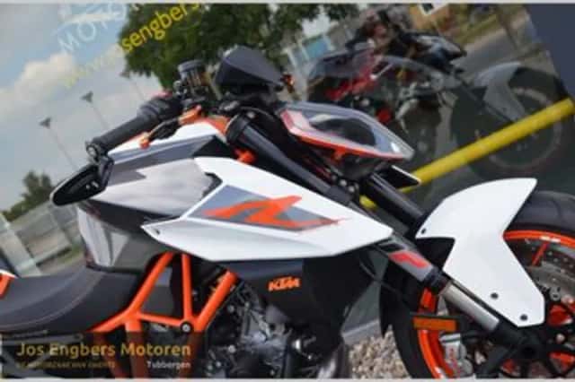 KTM 1290 Super Duke (2017) thumbnail 2