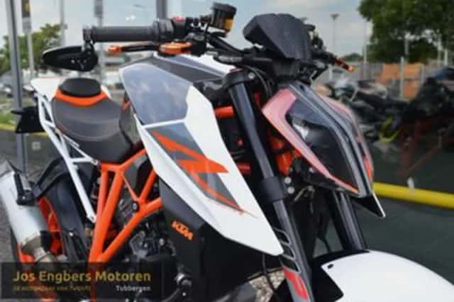 KTM 1290 Super Duke (2017) thumbnail 3