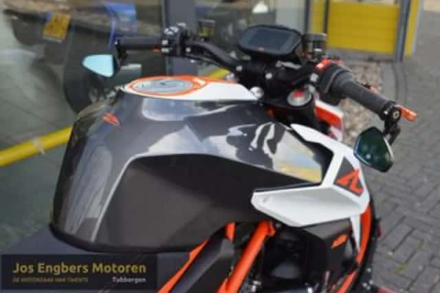 KTM 1290 Super Duke (2017) thumbnail 5