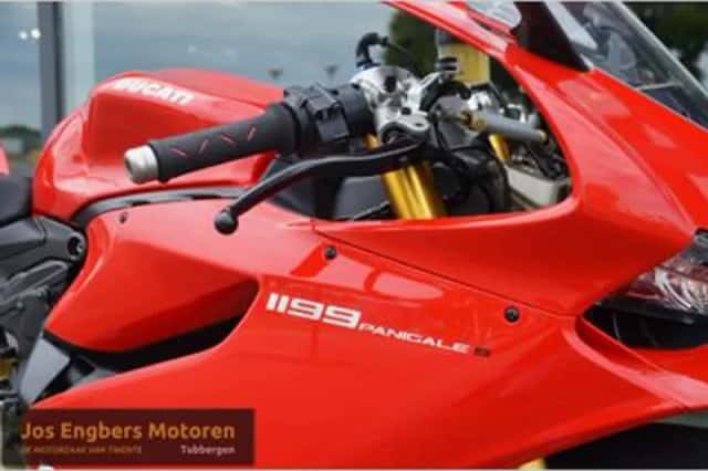 Ducati Panigale 1199 S (2013) thumbnail 3