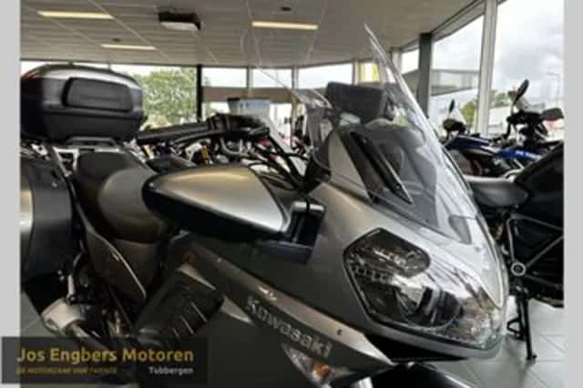 Kawasaki GTR 1400 (2009) thumbnail 2