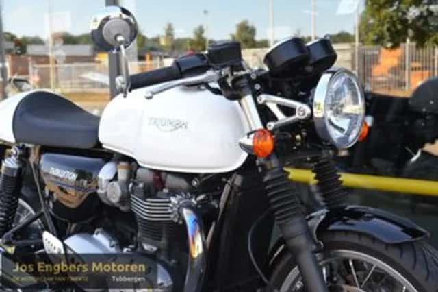 Triumph Thruxton 1200 (2022) thumbnail 2