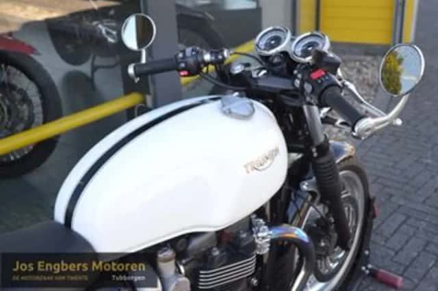 Triumph Thruxton 1200 (2022) thumbnail 3