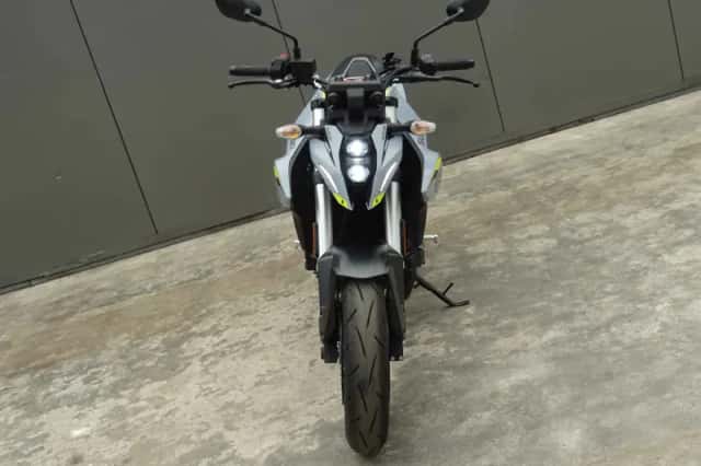 Suzuki GSX-8S (2024) thumbnail 4