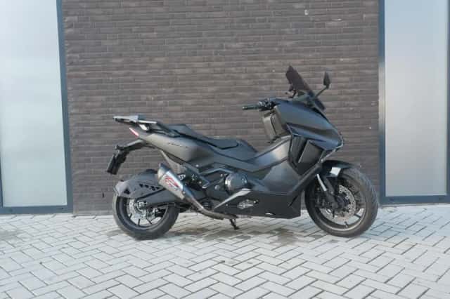 Honda 1290 Superduke R (2021) thumbnail 3