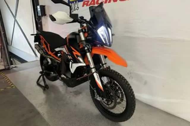 KTM 890 Adventure (2022) thumbnail 2